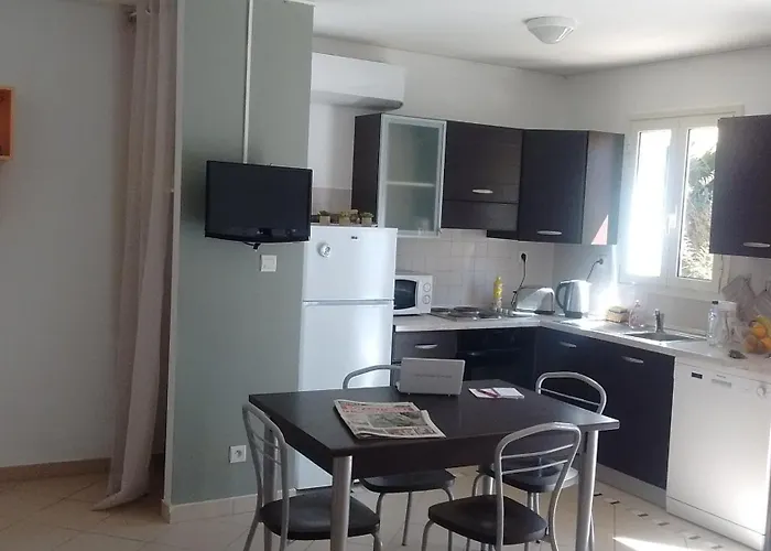 Les Terrasses De Lozari De Nadine Et Claude Belgodère